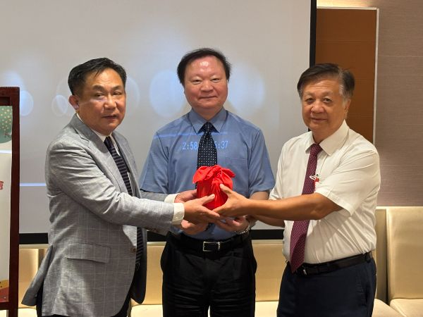 漾新聞｜高師大校友會交棒！曾繼輝接任總會長展新局