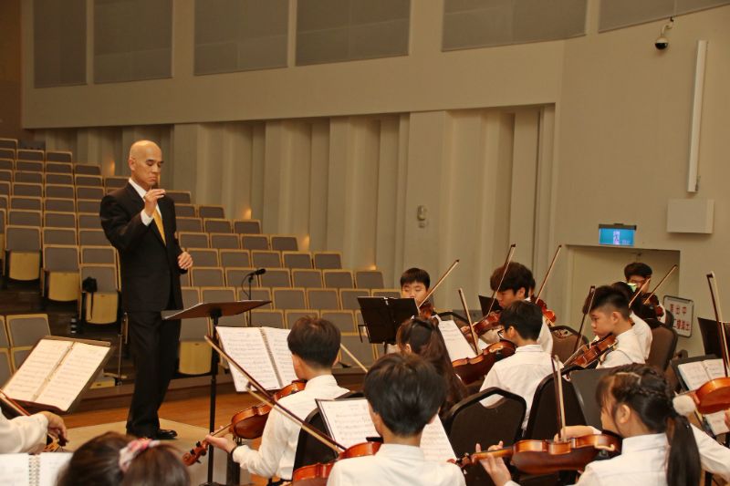 《渡度假趣》悠然弦樂團彩排側拍照