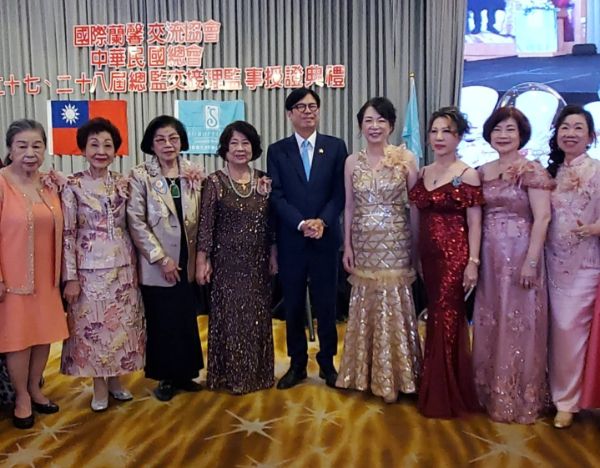 漾新聞|全國蘭馨總監交接施秉慧接篆上任王藝璇功成身退 律師議長康裕成祝賀 「蘭馨之子」陳其邁頒當選證書