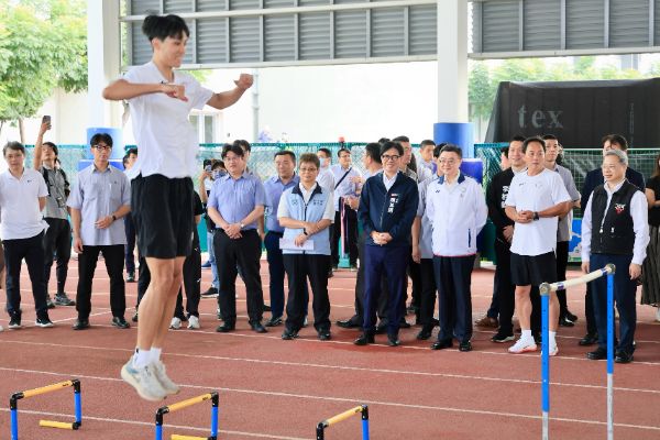 漾新聞｜陳其邁陪卓榮泰訪國訓中心 為世大運選手加油打氣