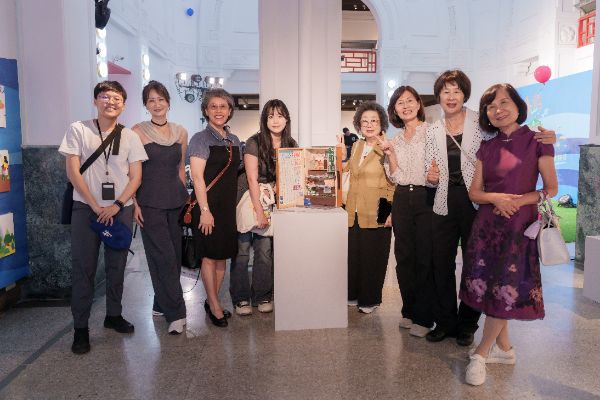 漾新聞｜這不是普通美術課！學生畫出全台的家族記憶島 讓部長監委都流連忘返！