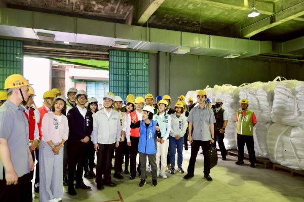 漾新聞｜卓揆提糧安三原則 高雄仁武倉庫受肯定 陳其邁：地方挺中央、救災不缺席