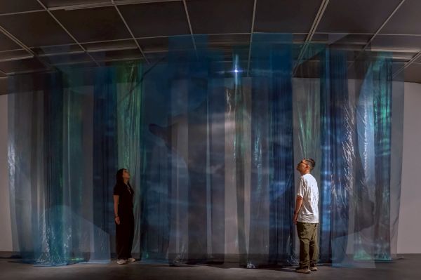 漾新聞|重返消失歷史現場！高美館KSpace展出澎湖越南難民營VR紀實