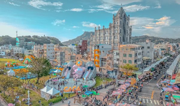 漾新聞｜氣墊水樂園開放！旗津瘋玩三週暑氣全消