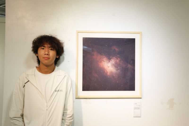 小港高中黃晉弘，作品名稱：M16老鷹星雲。得到追蹤攝影類一等獎。