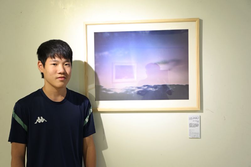 固定攝影類一等獎由高雄中學林宥穎同學以「光之逆旅─彗星的最後一閃」奪得。