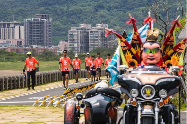 漾新聞|雄中儀隊環島挑戰28天　風雨無阻為公益而走