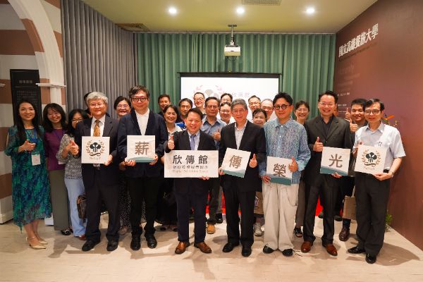 漾新聞|秒穿校服走時光！高餐大「欣傳館」數位校史開幕超吸睛