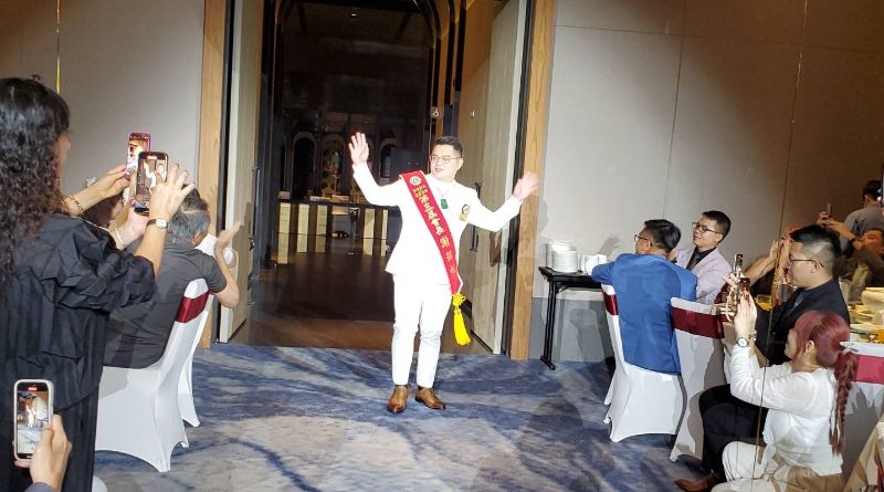 圖／會長謝凱帆壓軸珠寶走秀，引起全場矚目。（記者陳雯萍攝）