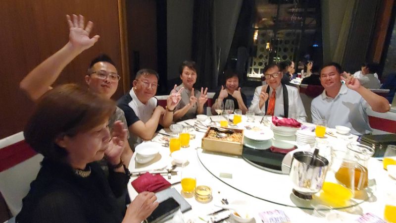 圖／謝凱帆遇見「首敲之夜」翻轉獅子會，25-26同學會的各分會會長也前來祝賀。（記者陳雯萍攝）