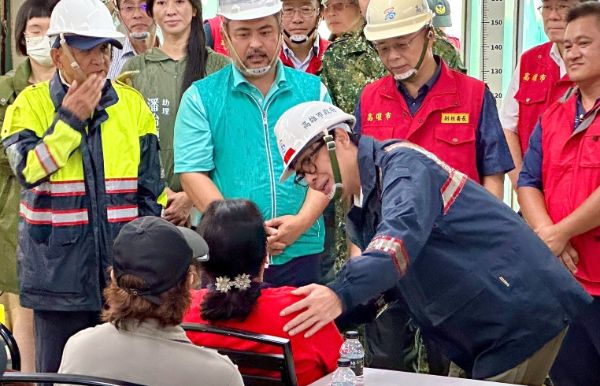 漾新聞| 市長前往六龜前進指揮所視察