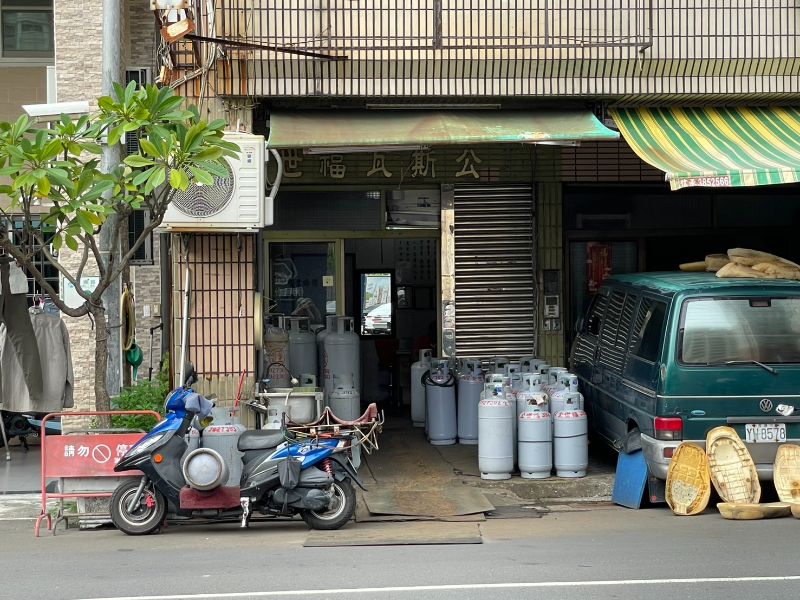 超扯!防空避難點!瓦斯行、工地、加油站全入列 驚呼躲比不躲更危險。 超扯!防空避難點!瓦斯行、工地、加油站全入列 驚呼躲比不躲更危險。