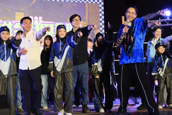 漾新聞｜陳其邁拜師熱舞　嗨爆1萬人青春現場