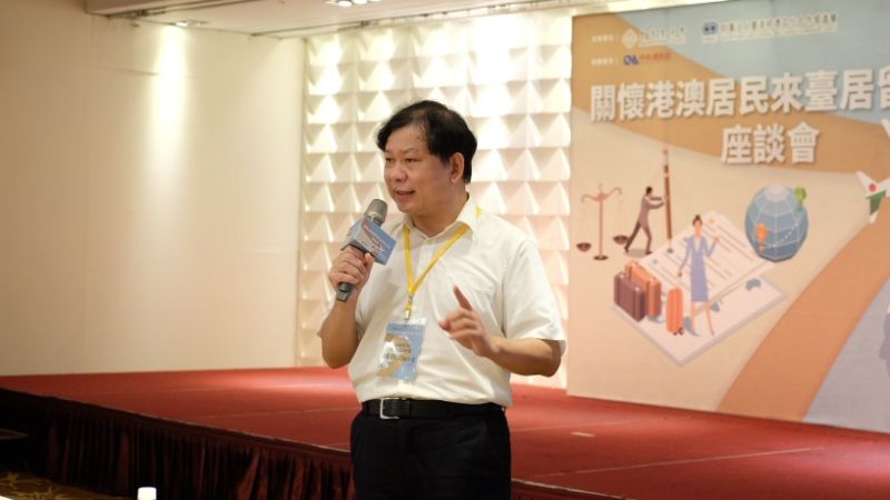 勞動部陳明山副主任解說工作許可實務。