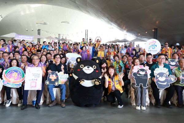 漾新聞| 獅子會300E5區暖心挺公益！「月滿心暖，雄好禮」中秋禮盒認購破200萬