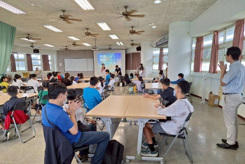 台17線沿海各國中小，與遠道而來的南科實中及政大實小，親子跨區、多元組合，讓科學學習在「共榮共好」的氛圍中，碰撞出更多火花。