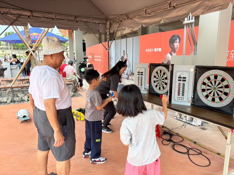 高雄市政府在全新落成的苓雅運動園區極限運動場舉辦「全國滑板大賽」。