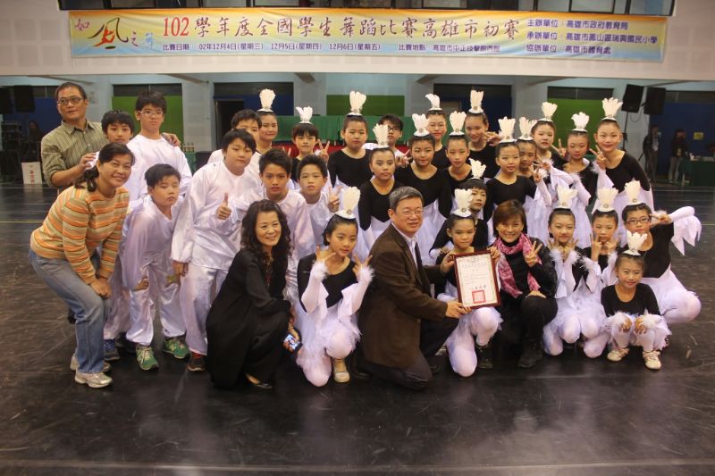 以愛領航！大華國小莊明廣奪領導卓越校長獎，高市唯一。