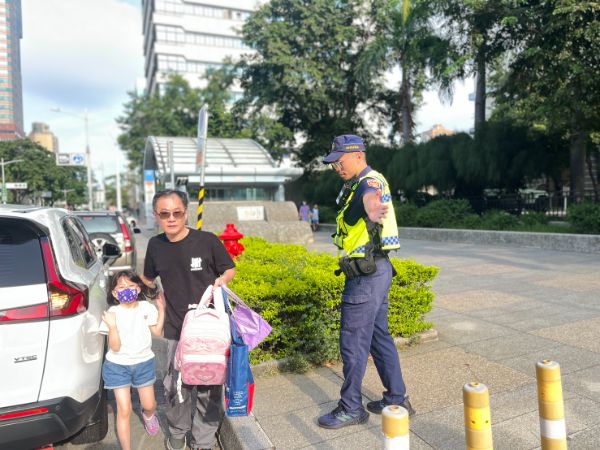 漾新聞|開學日警力護童 校園安全走廊全面啟動