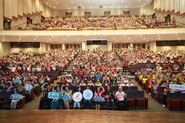 漾新聞|中秋「銀髮好聲音」決賽千人共鳴 黃輝男奪冠歌聲動人