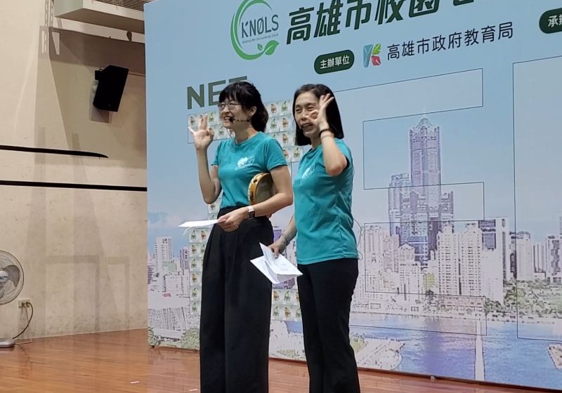 在宣示大會上，兩位淨零美魔女主持人生動的表演，為宣示活動大大加分。(漾新聞記者陳雯萍攝)