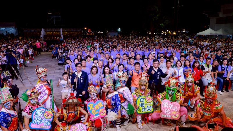 高雄左營萬年季今晚（10日）在孔廟盛大登場，千年傳統結合現代藝術，為民眾帶來前所未有的震撼體驗。