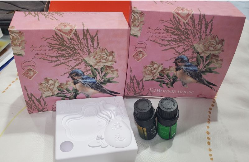 校慶限量禮「第一之土」手作擴香石　封存風與光的記憶。(記者陳雯萍攝)