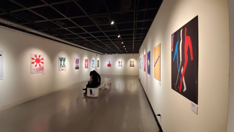 展出福田繁雄的海報展，難得一見。（記者陳雯萍攝）