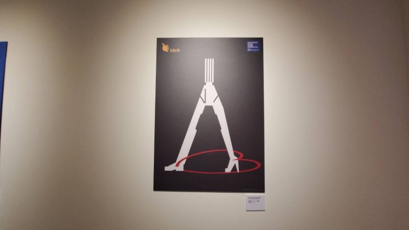 展出福田繁雄的海報展，難得一見。（記者陳雯萍攝）