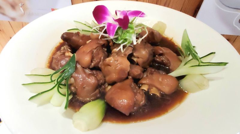 開年富貴金蹄來(客家豬腳)。(漾新聞記者陳雯萍攝)