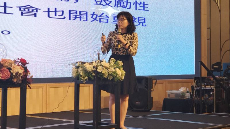 國際蘭馨會首次舉辦1125反暴力的直播，全國各地姐妹同步走上街頭反暴力，共同點亮希望之樹。（漾新聞記者陳雯萍攝）