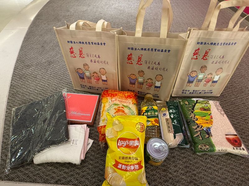 慈恩育幼院贊助的禮物，也來共襄盛舉。