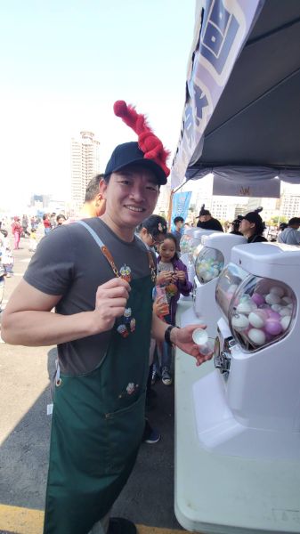 繪畫完繳件，還可以參加扭蛋樂，有許多超人力霸王讓你抽喔！（漾新聞記者陳雯萍攝）