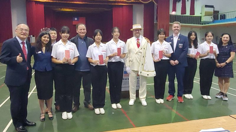 波特蘭市贈送雄女樂儀隊訪美演出500美金的旅費。(漾新聞記者陳雯萍攝)