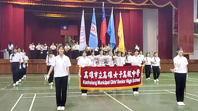 雄女樂儀隊現場進行精彩演出，大獲訪問團肯定。(漾新聞記者陳雯萍攝)