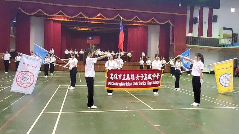 雄女樂儀隊現場進行精彩演出，大獲訪問團肯定。(漾新聞記者陳雯萍攝)