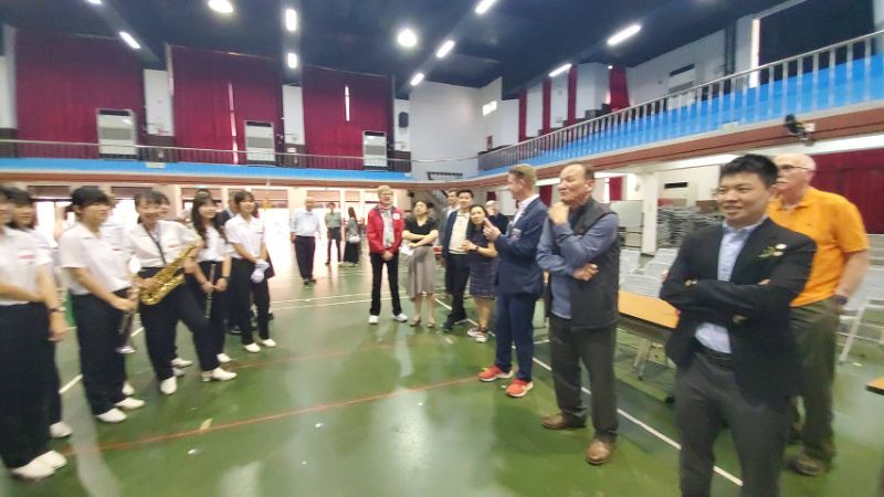 訪問團與雄女學生相見歡。(漾新聞記者陳雯萍攝)