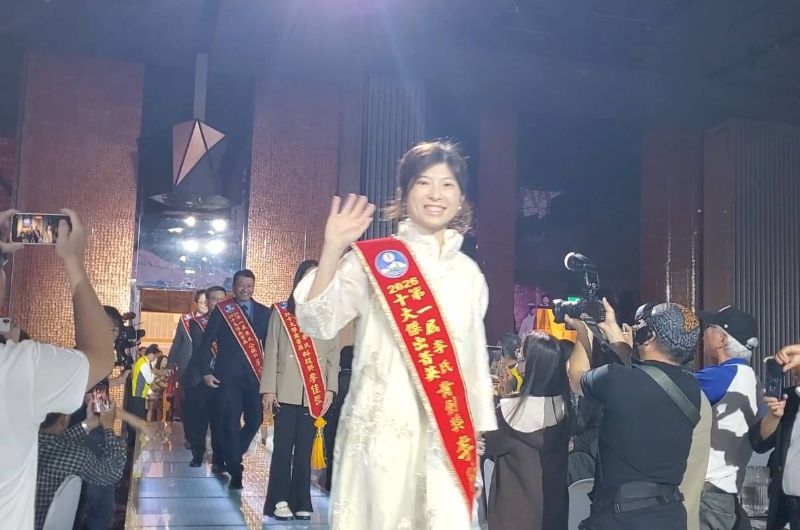 青創獎得獎人李欣静，龍畿企業股份有限公司董事兼總經理特助，在企業經營與管理領域表現傑出，同時積極參與講師事務。(漾新聞記者陳雯萍攝)