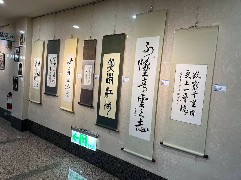 學生作品首次在高醫南杏藝廊的展出。（漾新聞記者陳雯萍攝）