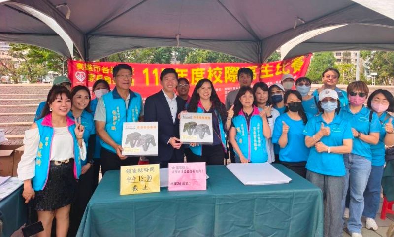 教育局長吳立森與高雄市各級學校家長會長協會理監事幹部群合影。