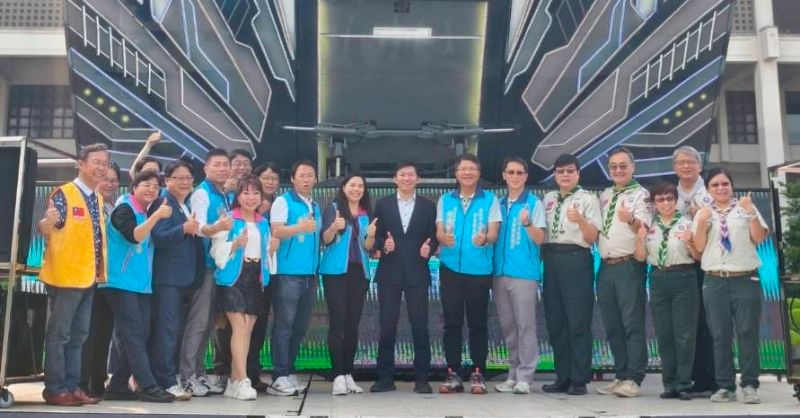 教育局長吳立森與高雄市各級學校家長會長協會理監事幹部群合影。