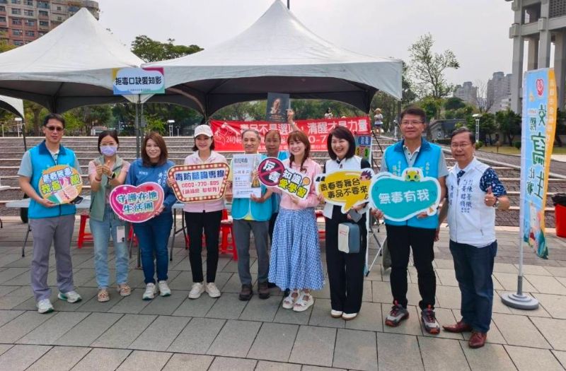 柯志恩立委與議員黃香菽、陳麗娜、許采蓁，及陳菁徽辦公室主任，都到場為參賽學生加油打氣。