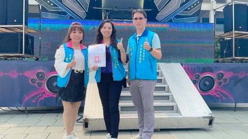 今年的寫生比賽，由理事長蔡淑娟帶領，並由活動執行長，也是副理事黃明寬籌辦，所有幹部群也加入行動行列，展現家長會長舉協會的團結向心力。(漾新聞記者陳雯萍攝)