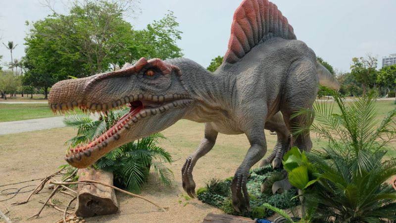 在衛武營廣場，還會有21隻的各類恐龍，會動、會吼，逼真的情境，讓大家如置身侏羅紀公園一般，感覺超神奇！(漾新聞記陳雯萍攝)