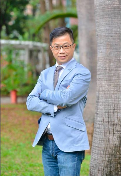 第七屆傑出校友教育學術類:新上國小校長王彥喦。(漾新聞記者陳雯萍翻攝)