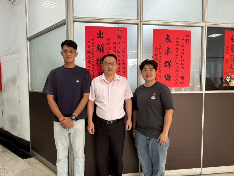 榮獲115年全國模範警察,左為偵查佐陳子鈞, 右為偵查佐盧玉鏵。 榮獲115年全國模範警察,左為偵查佐陳子鈞, 右為偵查佐盧玉鏵。