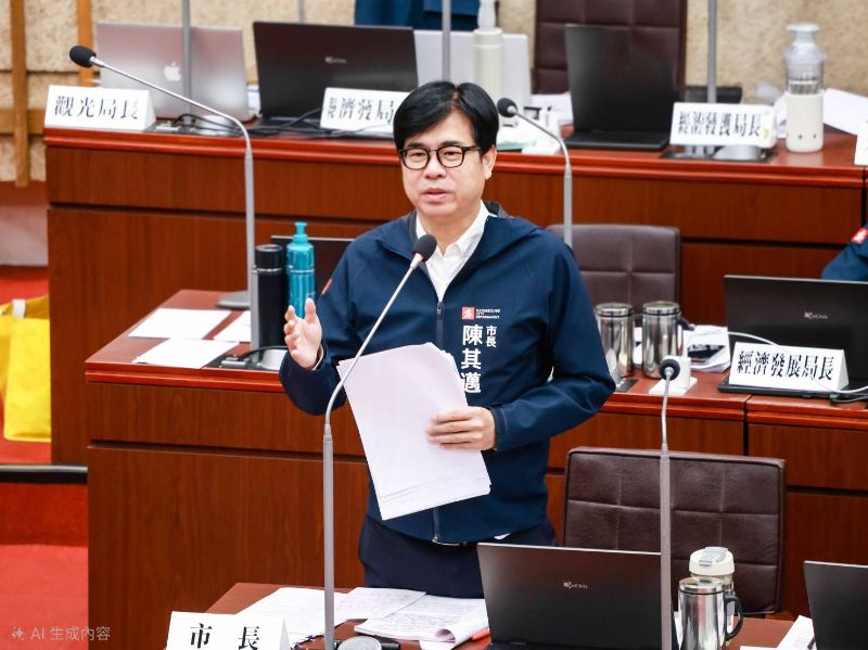 回應多位議員在總質詢爭取,高雄市政育局今天宣布市長陳其邁的政策,由教育局長吳立森宣布,公私立國中、國小全部納入今年8月上路的營養午餐免費政策。 回應多位議員在總質詢爭取,高雄市政育局今天宣布市長陳其邁的政策,由教育局長吳立森宣布,公私立國中、國小全部納入今年8月上路的營養午餐免費政策。