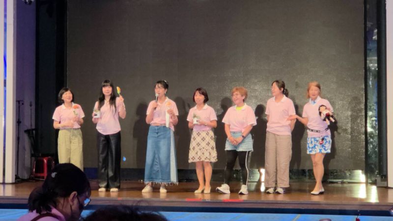 雄女校友斑城幸福服務社,讓校友們攜手學校,走入偏鄉,成為弱勢學童生命裡的那道光。(漾新聞記者陳雯萍攝) 雄女校友斑城幸福服務社,讓校友們攜手學校,走入偏鄉,成為弱勢學童生命裡的那道光。(漾新聞記者陳雯萍攝)