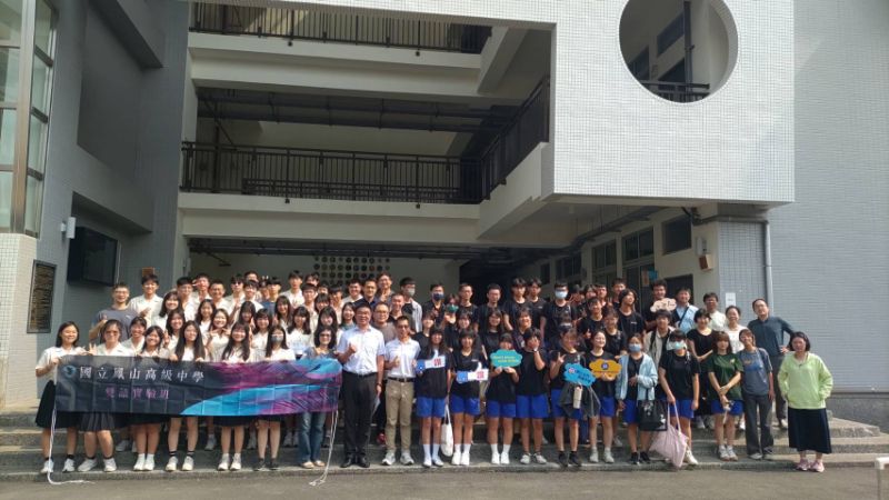 漾新聞｜鳳中雙語實驗班攜北門高中共探科學　跨校英語交流展學習新視野