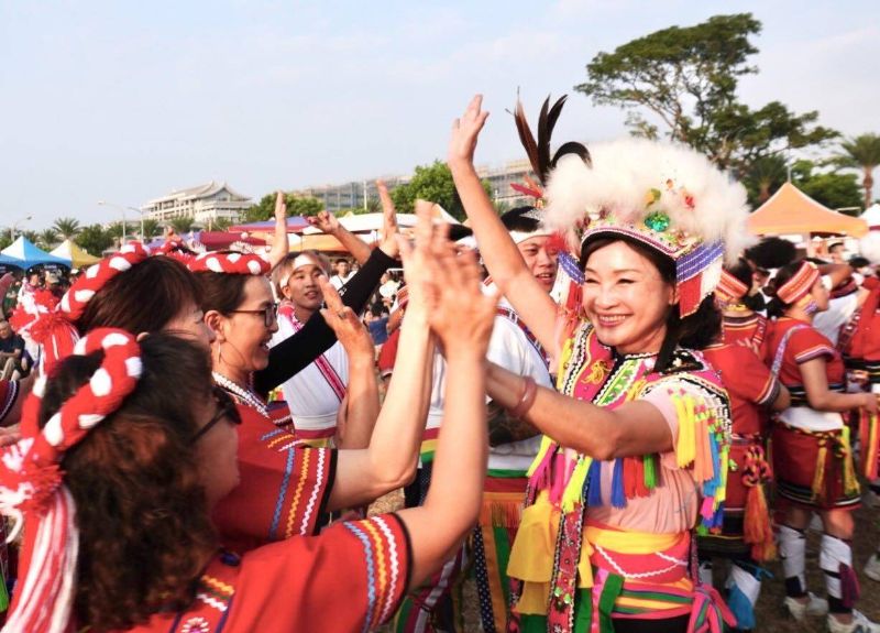 漾新聞｜柯志恩穿阿美族服同歡豐年祭　讚原民文化展現高雄活力